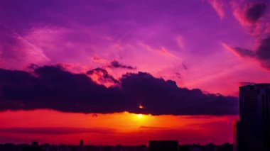 Video of the sky, clouds, towns and buildings, from daytime to sunset