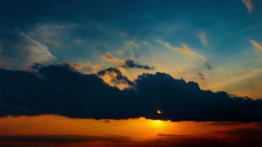 bulutlar gökyüzünde hareket video