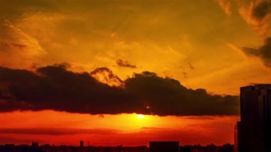 Video of the sky, clouds, towns and buildings, from daytime to sunset