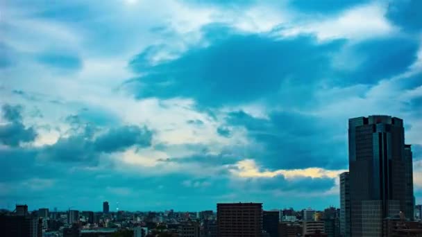 Vídeo Céu Nuvens Cidade Edifícios Tempestuoso Durante Dia — Vídeo de Stock