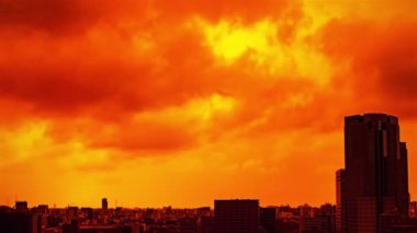 Gökyüzü, bulutlar, şehir ve binalar, fırtınalı gündüz görüntüleri