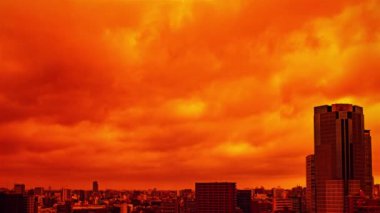 Gökyüzü, bulutlar, şehir ve binalar, fırtınalı gündüz görüntüleri