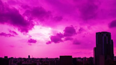 Gökyüzü, bulutlar, şehir ve binalar, fırtınalı gündüz görüntüleri