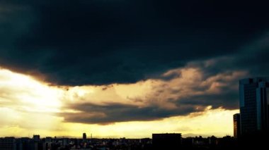 Video of the sky, clouds, towns and buildings, from daytime to sunset