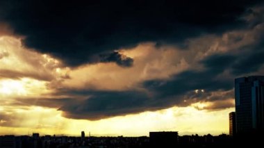 Video of the sky, clouds, towns and buildings, from daytime to sunset