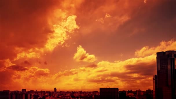 Vídeo Del Cielo Nubes Pueblos Edificios Desde Día Hasta Atardecer — Vídeo de stock