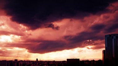 Video of the sky, clouds, towns and buildings, from daytime to sunset