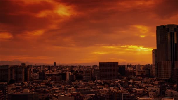 Video Del Cielo Nubes Ciudad Edificios Vista Nocturna Desde Atardecer — Vídeo de stock