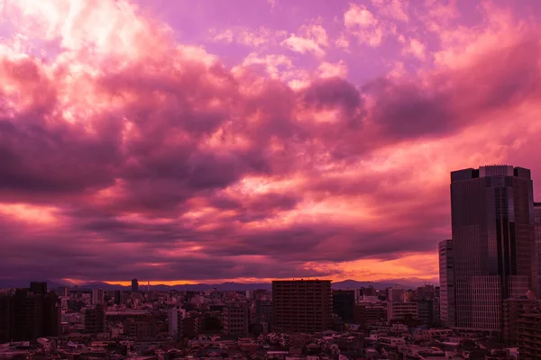 Images of sky, clouds, city and buildings, from daytime to sunset