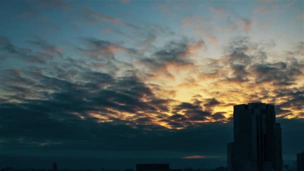 Gökyüzü Bulutlar Şehir Binalar Gün Batımından Gece Görüşü — Stok video