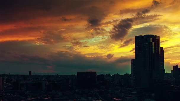 Video Cielo Nuvole Città Edifici Vista Notturna Dal Tramonto — Video Stock