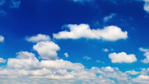 Video Nubes Blancas Moviéndose Cielo Azul — Vídeos de Stock