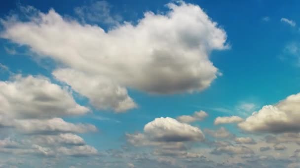 Vidéo Nuages Blancs Déplaçant Dans Ciel Bleu — Video