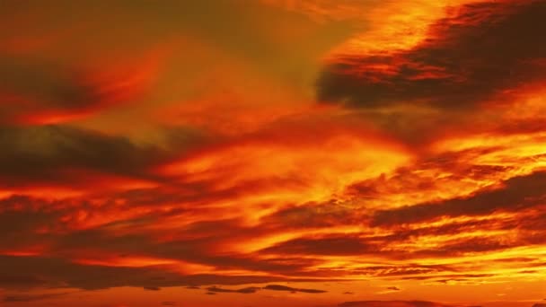 黄昏时分云彩在天空中移动的录像 — 图库视频影像