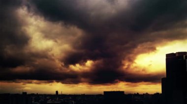 Video of the sky, clouds, towns and buildings, from daytime to sunset