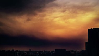 Video of the sky, clouds, towns and buildings, from daytime to sunset