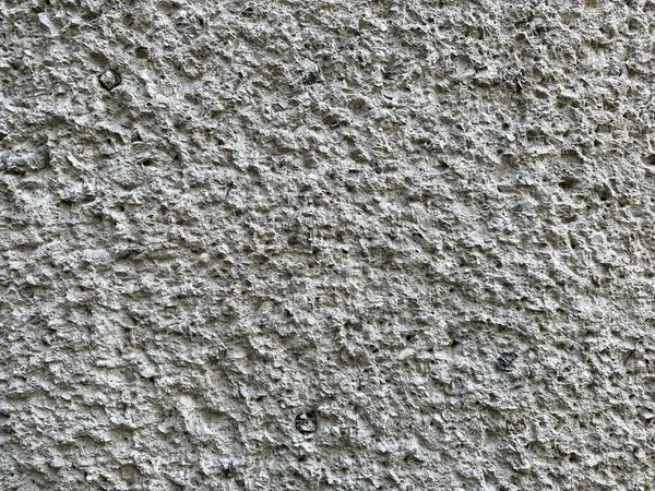 İnce ve pürüzlü deseni olan taş duvar.