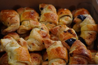 Jakarta, Endonezya 'da sokak pazarında satılan keklerin sokak fotoğrafları