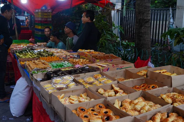 Fotos Callejeras Pasteles Vendidos Mercado Callejero Yakarta Indonesia —  Fotos de Stock