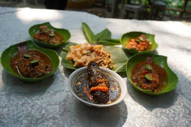 Geleneksel Betawese ya da Jakartan mutfağının en iyi manzarası.