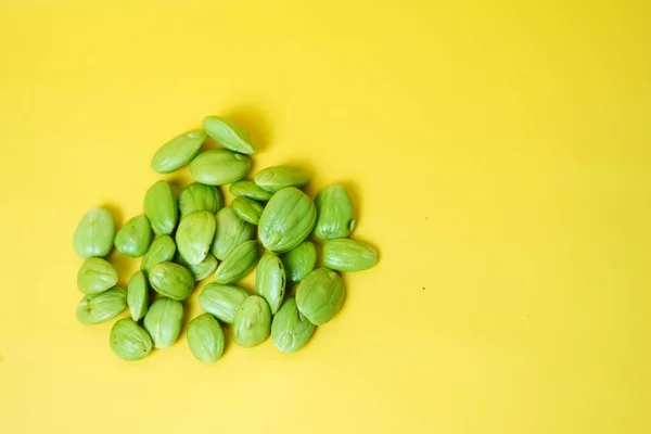 Petai Known Stink Bean Yellow Background Isolated — Stock Photo, Image