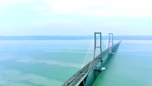 Kasım 2022 Surabaya Endonezya Daki Sisli Öğleden Sonra Suramadu Köprüsünün — Stok fotoğraf