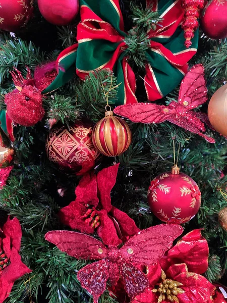 Detailní Záběr Vánoční Výzdoby Vánoční Stromeček Úplný Rozostřený Snímek — Stock fotografie