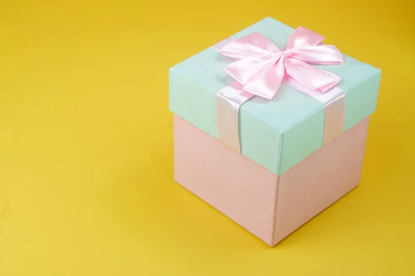 Pink Cyan Gift Box Ribbon Bow Isolated Yellow Background Studio — Stock Photo, Image