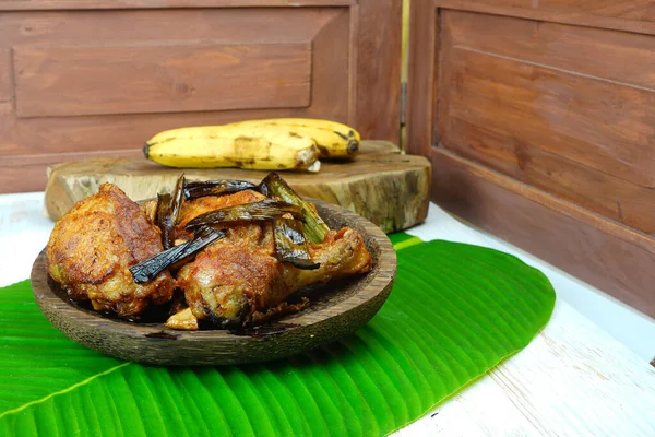 Ayam Goreng Kampung Nebo Tradiční Smažené Kuře Indonésie Stole — Stock fotografie