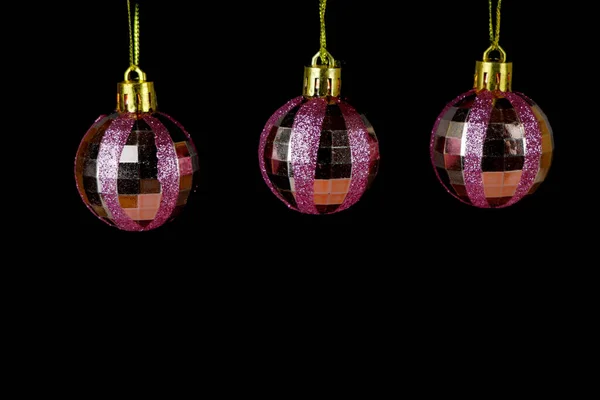 Roze Kerstballen Met Glitters Roze Zwarte Achtergrond Studioshoot — Stockfoto