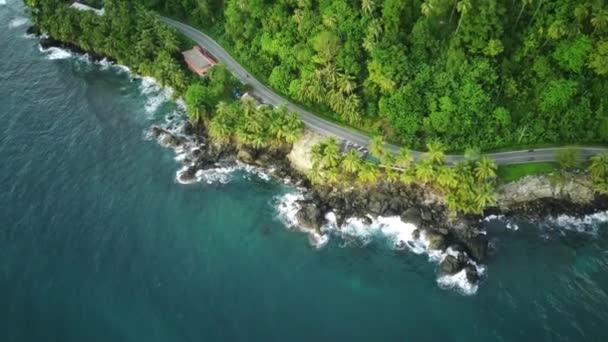 在印度尼西亚塔帕克图安亚齐美丽的海滩上的空中射击 — 图库视频影像