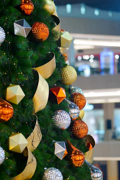 Blízko Vánočního Stromu Bokeh Pozadí Selektivní Soustředění Rozostřeno — Stock fotografie