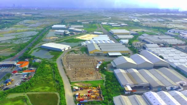 Aerial Shot Industrial Estates Romokalisari Surabaya Traffic Toll Gate Warehouses — Vídeo de stock