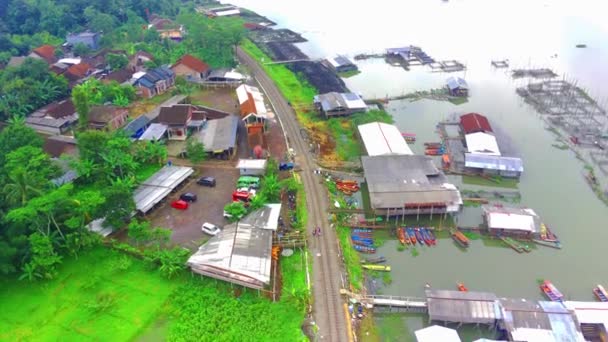 Flying Rawapening Lake Boats Floating Restaurants Railways Aerial Shot — 비디오