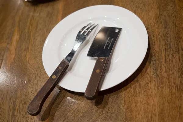 Fork Knife Put White Plate Served Wooden Table — Stock Photo, Image