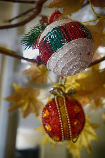 Detailní Záběr Vánoční Cetka Visí Stromě — Stock fotografie