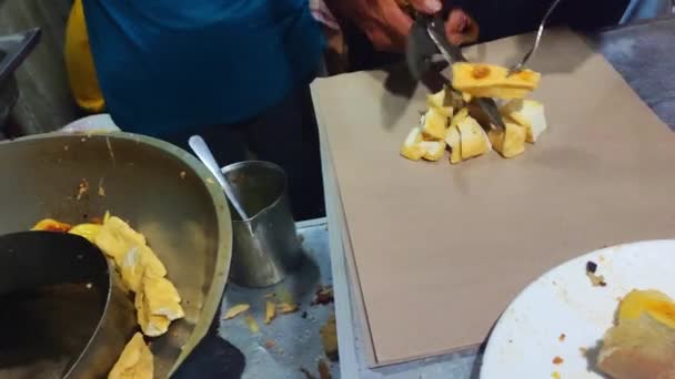 Preparación Tahu Telur Tofu Frito Eff Con Salsa Maní Comida — Vídeo de stock