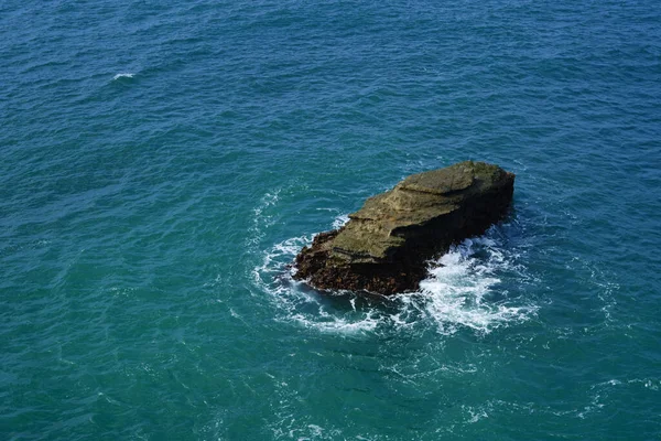 Rock Oceaan Met Golven Eromheen Pacitan Oost Java Indonesië Natuur — Stockfoto