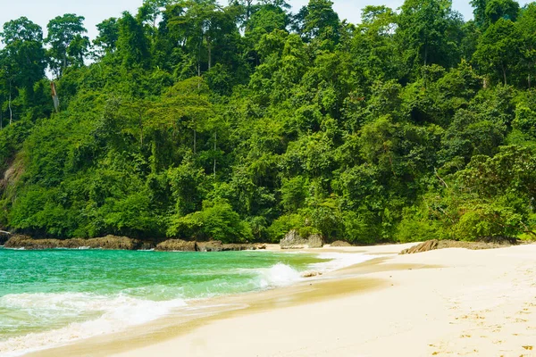 Пляж Названием Teluk Ijo Green Bay Расположен Баньюванги Восточная Ява — стоковое фото