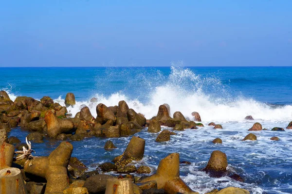 Тетрапод Волнорезы Пляже Глага Кулонпрого Индонезия Природа — стоковое фото