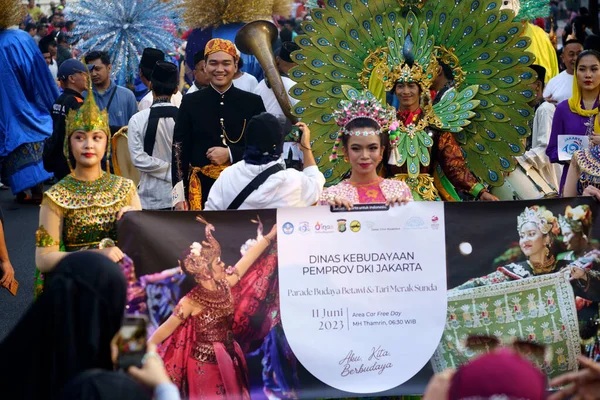 Giugno 2023 Peop Indossa Abiti Tradizionali Indonesiani Carnevale Arte Durante — Foto Stock