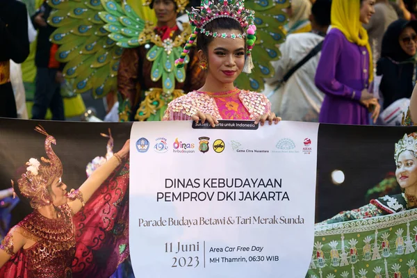 Июня 2023 Года Пип Одет Индонезийскую Традиционную Одежду Художественном Карнавале — стоковое фото