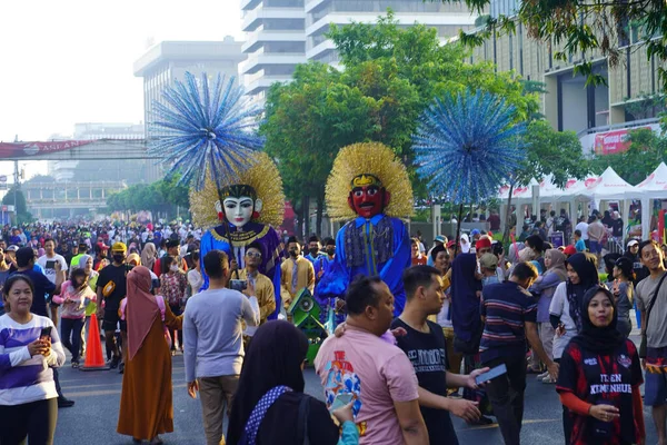 Haziran 2023 Jakarta Otomobilsiz Günü Nde Endonezya Nın Geleneksel Kıyafetlerini — Stok fotoğraf