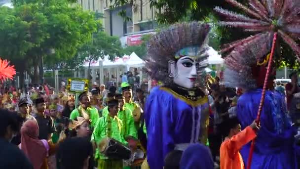 Junio 2023 Ondel Ondel Marioneta Gigante Betawi Batavia Carnaval Durante — Vídeo de stock