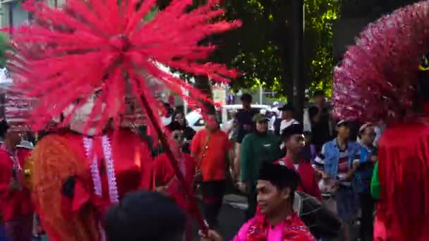 Junio 2023 Ondel Ondel Marioneta Gigante Betawi Batavia Carnaval Durante — Vídeo de stock