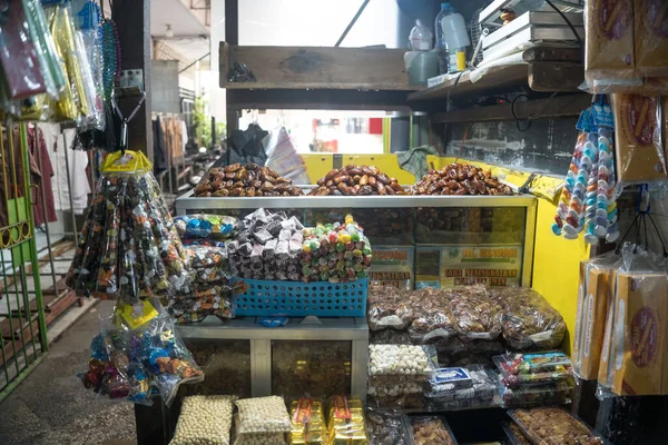 Července Lidé Trhu Prodávají Data Různé Cizrny Blízkosti Mesjid Sunan — Stock fotografie