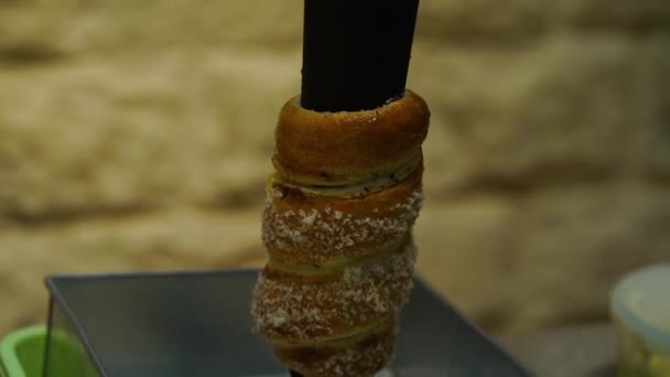 Den Afsluttende Proces Med Gøre Kurtosh Traditionel Wienerbrød Fra Ungarn – Stock-video