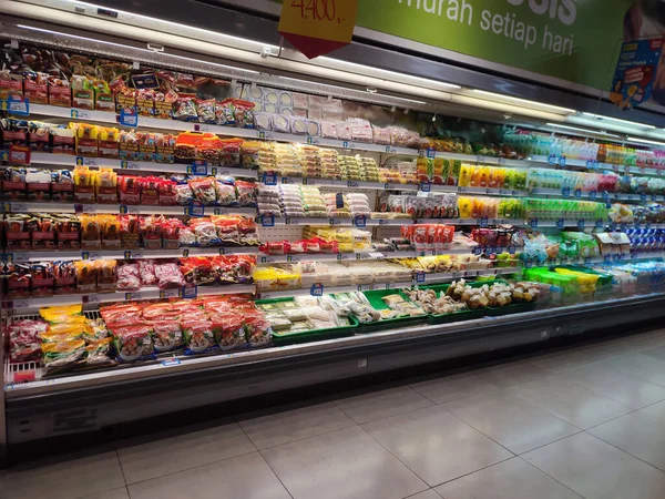 Srpna2023 Surabaya Východní Jáva Indonésie Zobrazení Regálů Jídlo Nápoje Supermarketu Stock Snímky