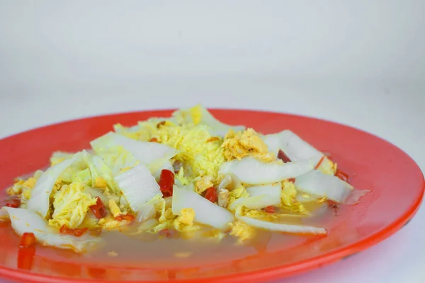 Sautierte Weiße Senfgemüse Mit Rührei Serviert Auf Einem Weißen Teller — Stockfoto