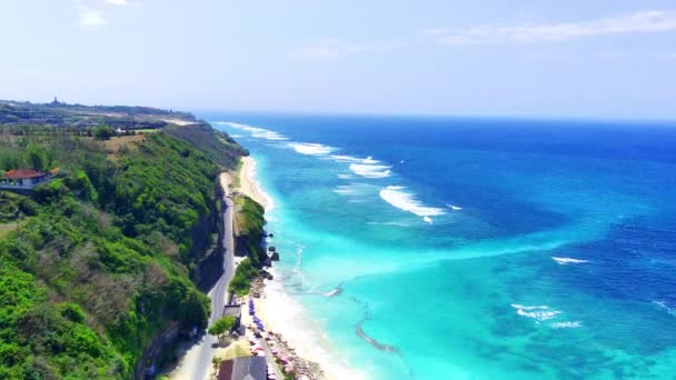 Vanuit Lucht Gezien Heeft Pandawa Beach Bali Kristalhelder Blauw Water — Stockvideo